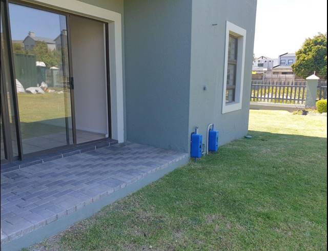 2 bed property to rent in BURGUNDY ESTATE